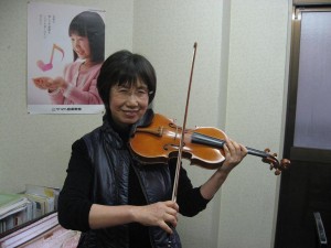 ヴァイオリン講師の中山先生です。